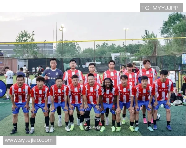 武汉足球队在邀请赛中以55分稳居积分榜首位，展现强劲实力